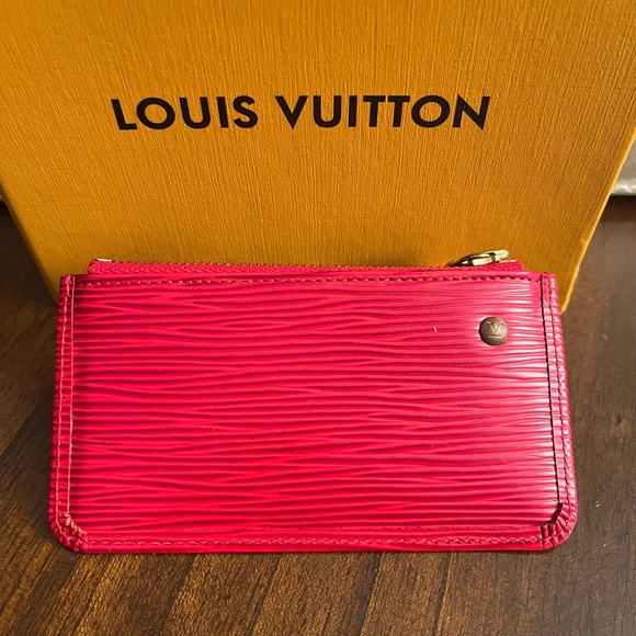 LV EPI Key Pouch 💯 Authentic - Picture 2 of 14